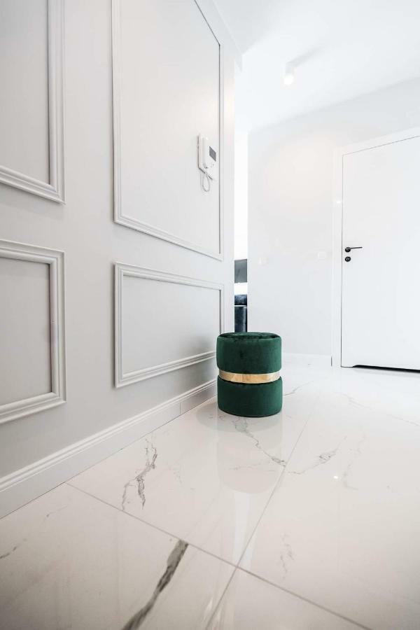 Apartament Marcelin Gold Wes Quality Suite Poznań Esterno foto
