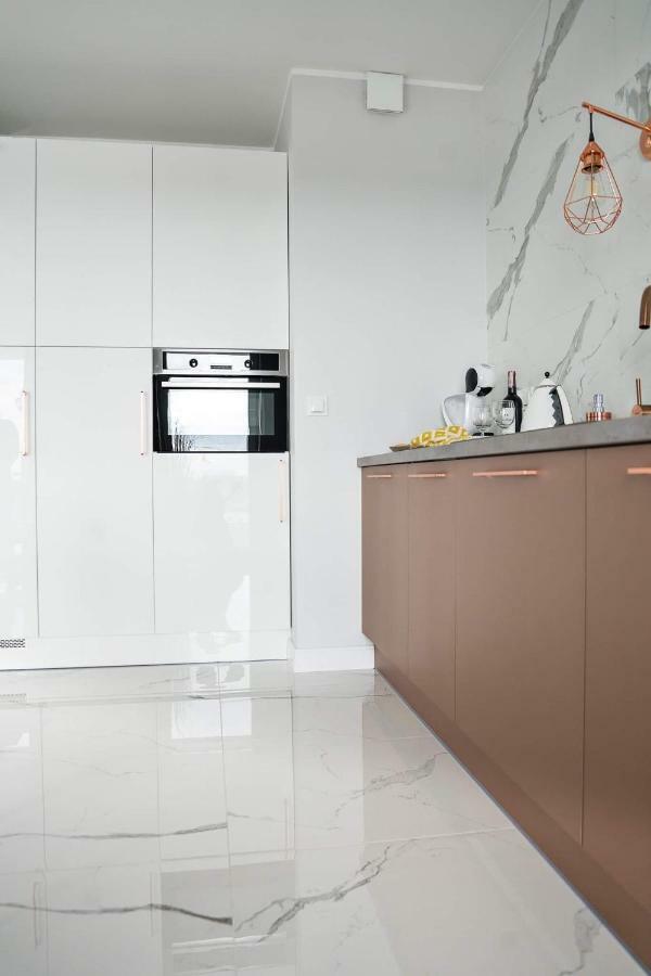 Apartament Marcelin Gold Wes Quality Suite Poznań Esterno foto
