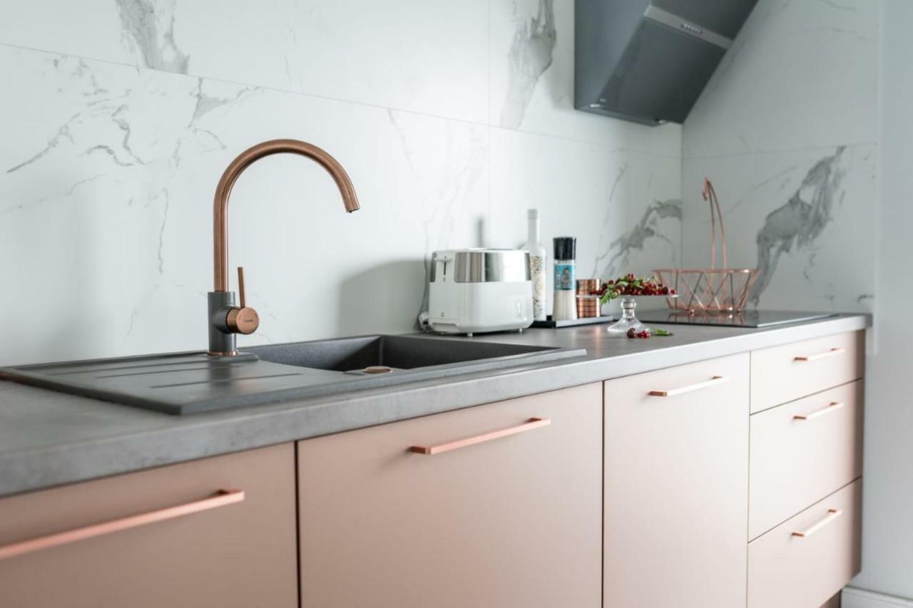 Apartament Marcelin Gold Wes Quality Suite Poznań Esterno foto